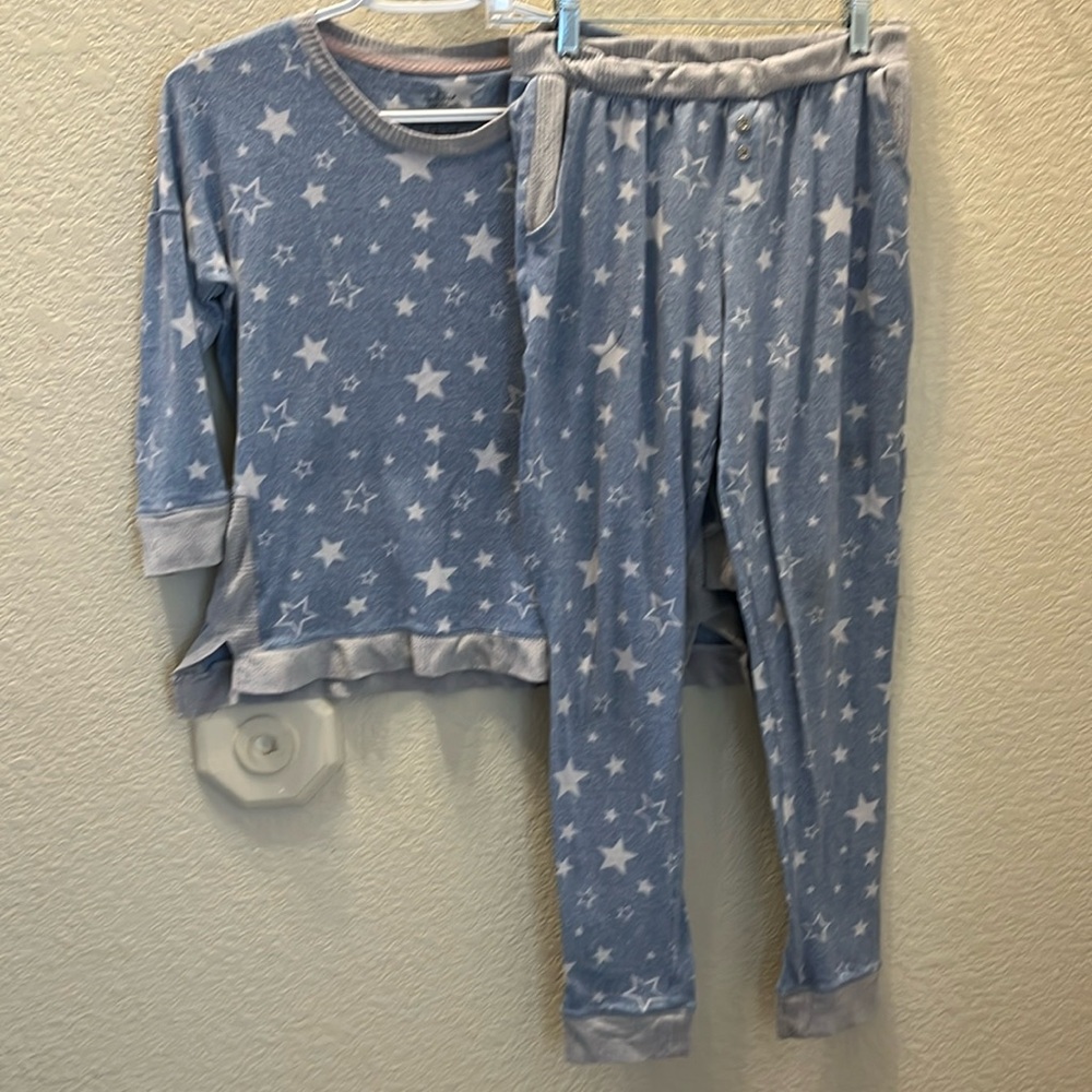 Woman’s small Cuddl Duds star PJ set